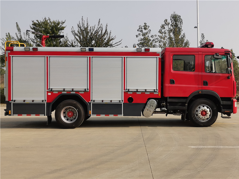 東風7噸泡沫消防車