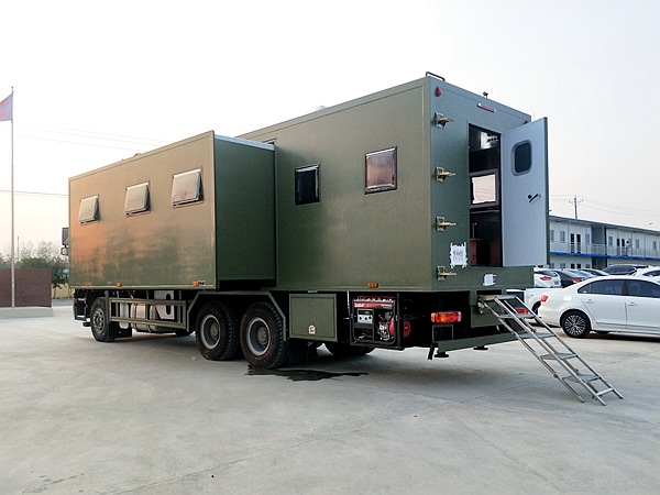 重汽豪沃后雙橋野戰(zhàn)宿營(yíng)車（8-24人）