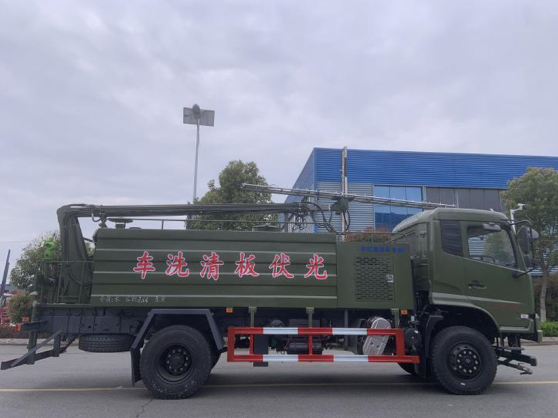 東風天錦四驅光伏板清洗車