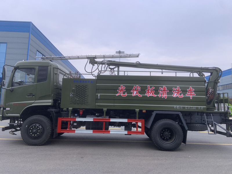 東風天錦四驅光伏板清洗車