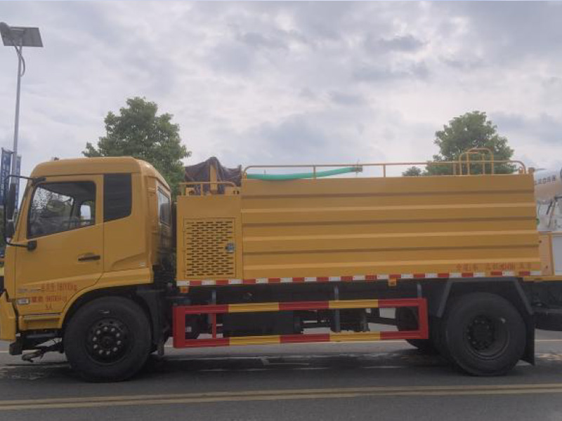 方罐-東風天錦高速清洗車