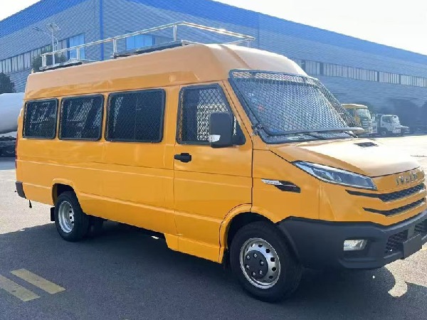 國六依維柯10~17座運兵車